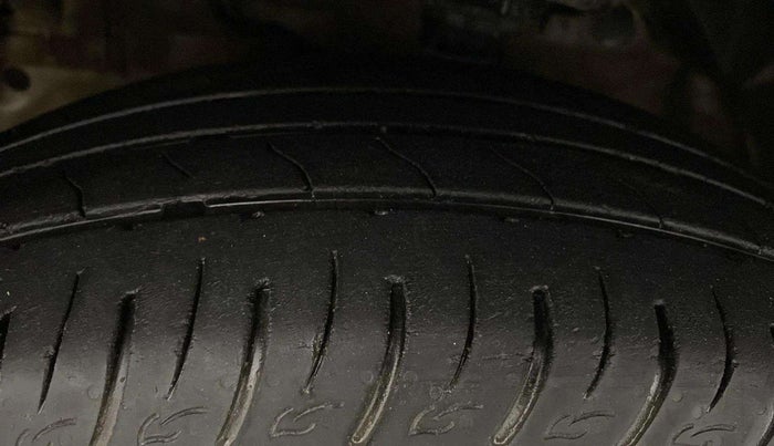 2019 Mahindra XUV300 W6 1.2 PETROL, Petrol, Manual, 26,329 km, Left Front Tyre Tread