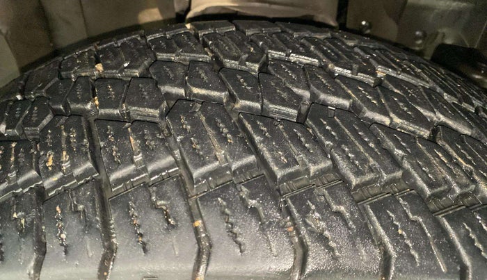 2022 Mahindra Thar LX D AT 4WD HT, Diesel, Automatic, 16,337 km, Right Front Tyre Tread