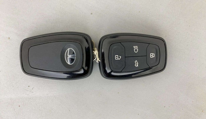 2022 Tata TIGOR XZ PLUS CNG, CNG, Manual, 30,720 km, Key Close Up