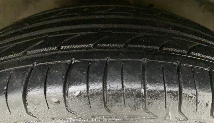 2014 Maruti Celerio VXI AMT, Petrol, Automatic, 60,395 km, Right Front Tyre Tread