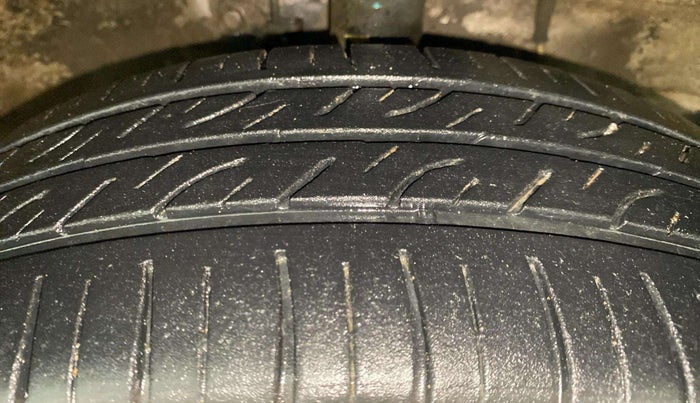 2017 Maruti Wagon R 1.0 VXI OPT, Petrol, Manual, 61,371 km, Right Front Tyre Tread