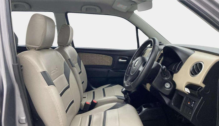 2017 Maruti Wagon R 1.0 VXI OPT, Petrol, Manual, 61,371 km, Right Side Front Door Cabin