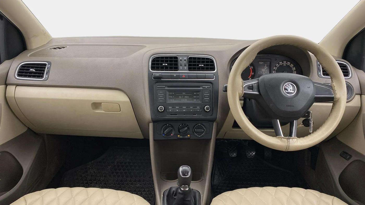 2016 Skoda Rapid AMBITION 1.6 MPI MT, Petrol, Manual, 20,031 km, Dashboard