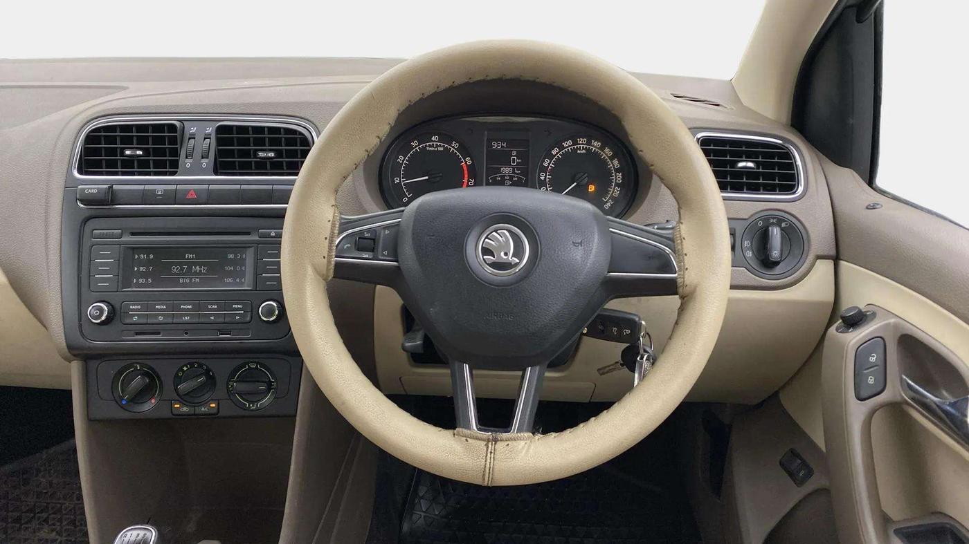 2016 Skoda Rapid AMBITION 1.6 MPI MT, Petrol, Manual, 20,031 km, Steering Wheel Close Up