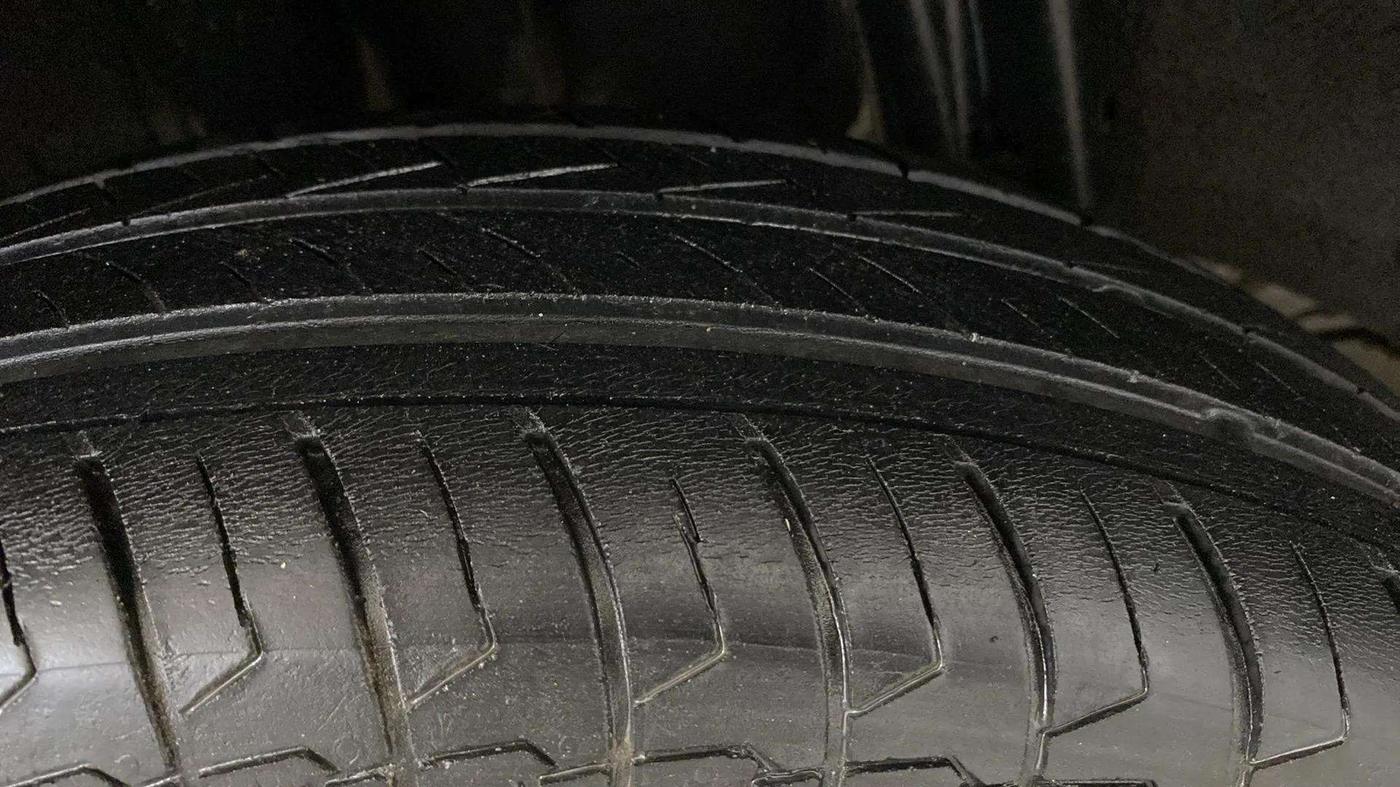 2019 Renault TRIBER RXZ, Petrol, Manual, 51,397 km, Right Rear Tyre Tread