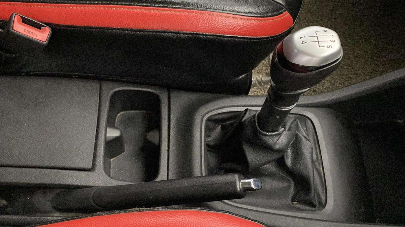 2019 Renault TRIBER RXZ, Petrol, Manual, 51,397 km, Gear Lever