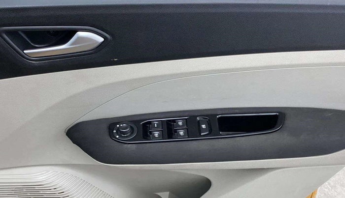 2019 Renault TRIBER RXZ, Petrol, Manual, 51,071 km, Driver Side Door Panels Control