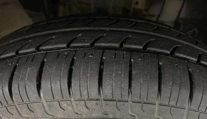 2019 Renault TRIBER RXZ, Petrol, Manual, 51,071 km, Right Front Tyre Tread