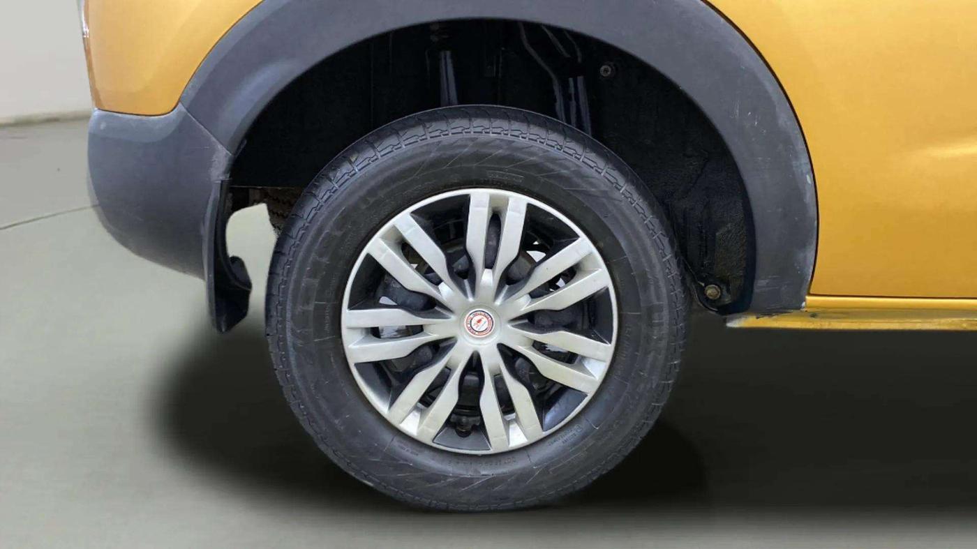 2019 Renault TRIBER RXZ, Petrol, Manual, 51,397 km, Right Rear Wheel