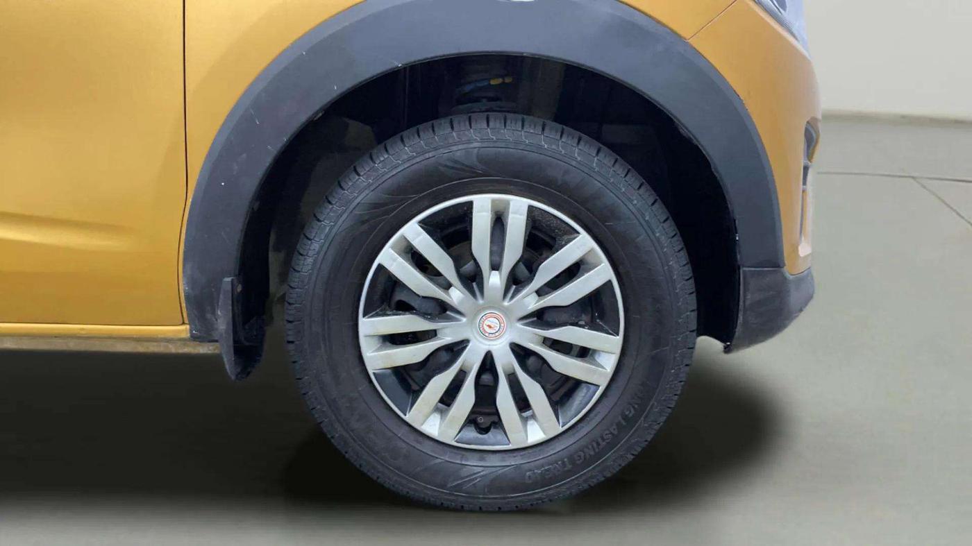 2019 Renault TRIBER RXZ, Petrol, Manual, 51,397 km, Right Front Wheel