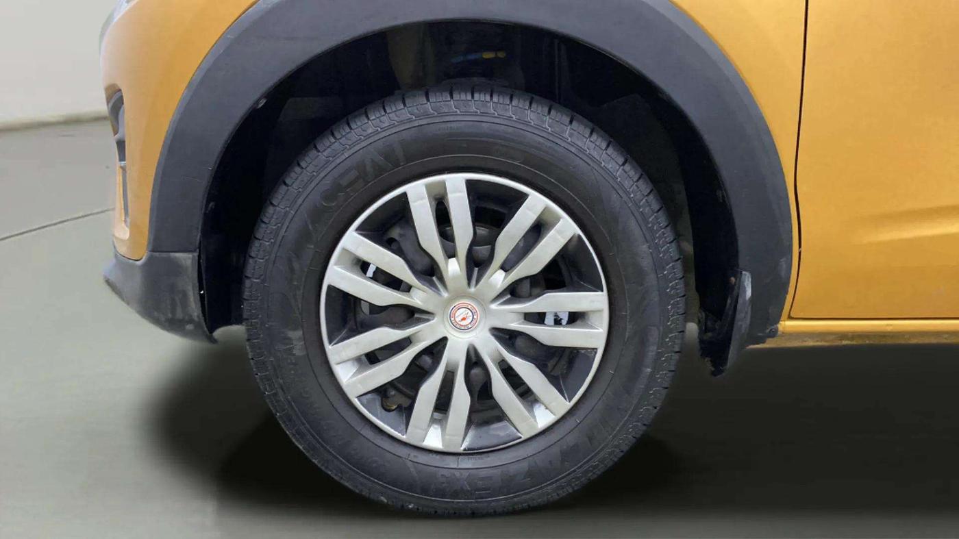 2019 Renault TRIBER RXZ, Petrol, Manual, 51,397 km, Left Front Wheel