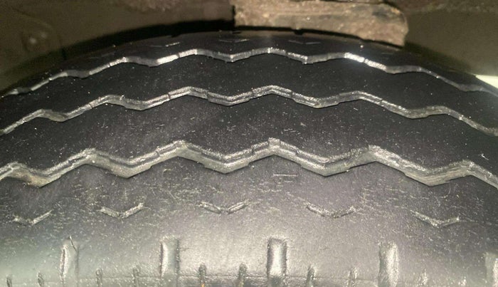 2019 Maruti Eeco 5 STR WITH A/C+HTR, Petrol, Manual, 29,033 km, Right Front Tyre Tread