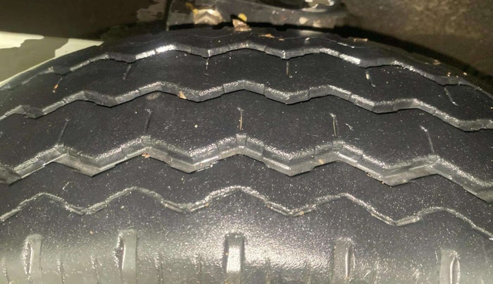 2019 Maruti Eeco 5 STR WITH A/C+HTR, Petrol, Manual, 29,033 km, Left Front Tyre Tread