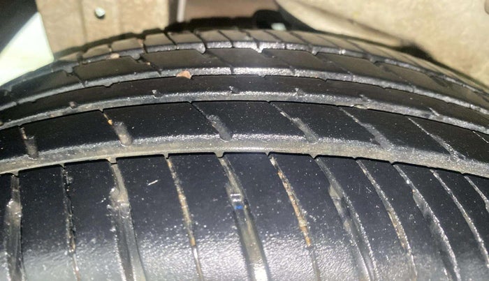 2013 Maruti A Star VXI (ABS) AT, Petrol, Automatic, 49,209 km, Right Rear Tyre Tread