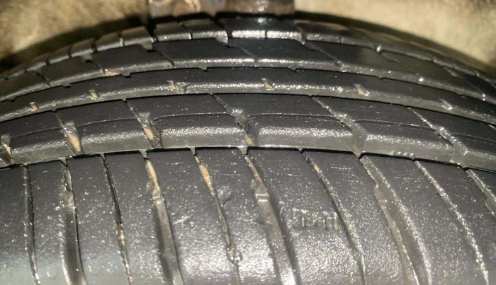 2013 Maruti A Star VXI (ABS) AT, Petrol, Automatic, 49,209 km, Right Front Tyre Tread