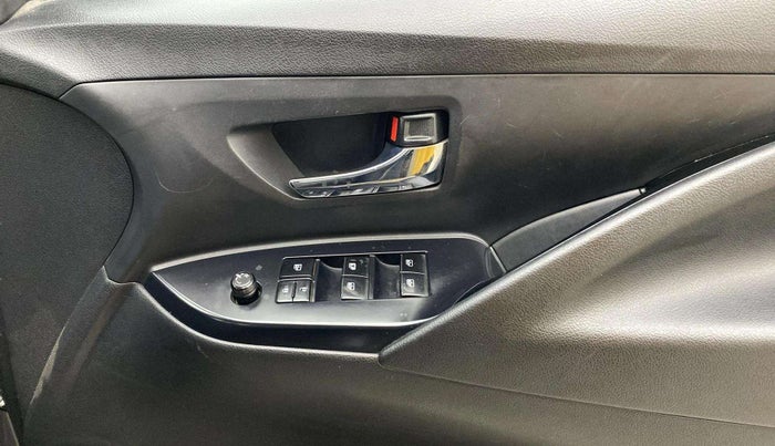 2016 Toyota Innova Crysta 2.8 GX AT 7 STR, Diesel, Automatic, 67,922 km, Driver Side Door Panels Control