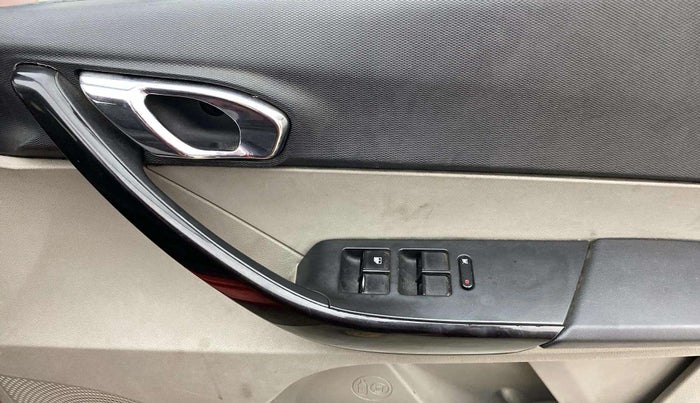 2017 Tata Tiago XZA PETROL, Petrol, Automatic, 66,262 km, Driver Side Door Panels Control
