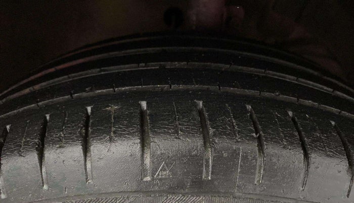 2015 Maruti Baleno ALPHA PETROL 1.2, Petrol, Manual, 79,373 km, Right Front Tyre Tread