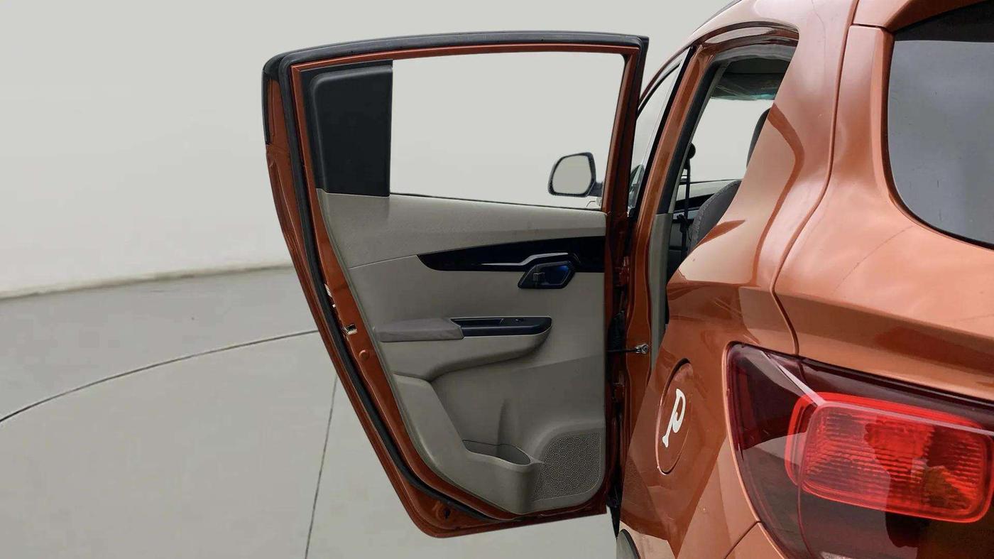 2016 Mahindra Kuv100 K8 6 STR, Petrol, Manual, 40,897 km, LHS Rear Door
