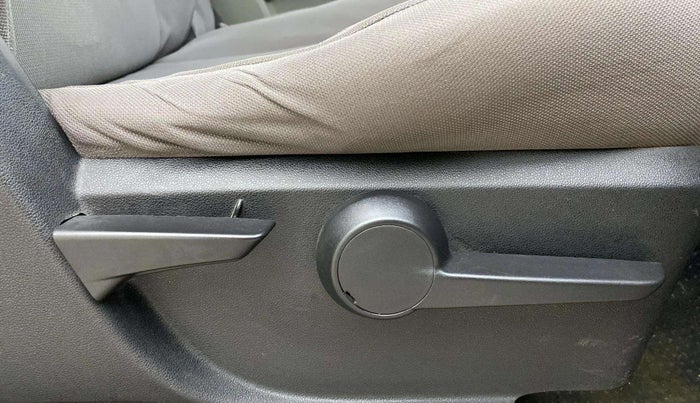 2016 Mahindra Kuv100 K8 6 STR, Petrol, Manual, 40,897 km, Driver Side Adjustment Panel