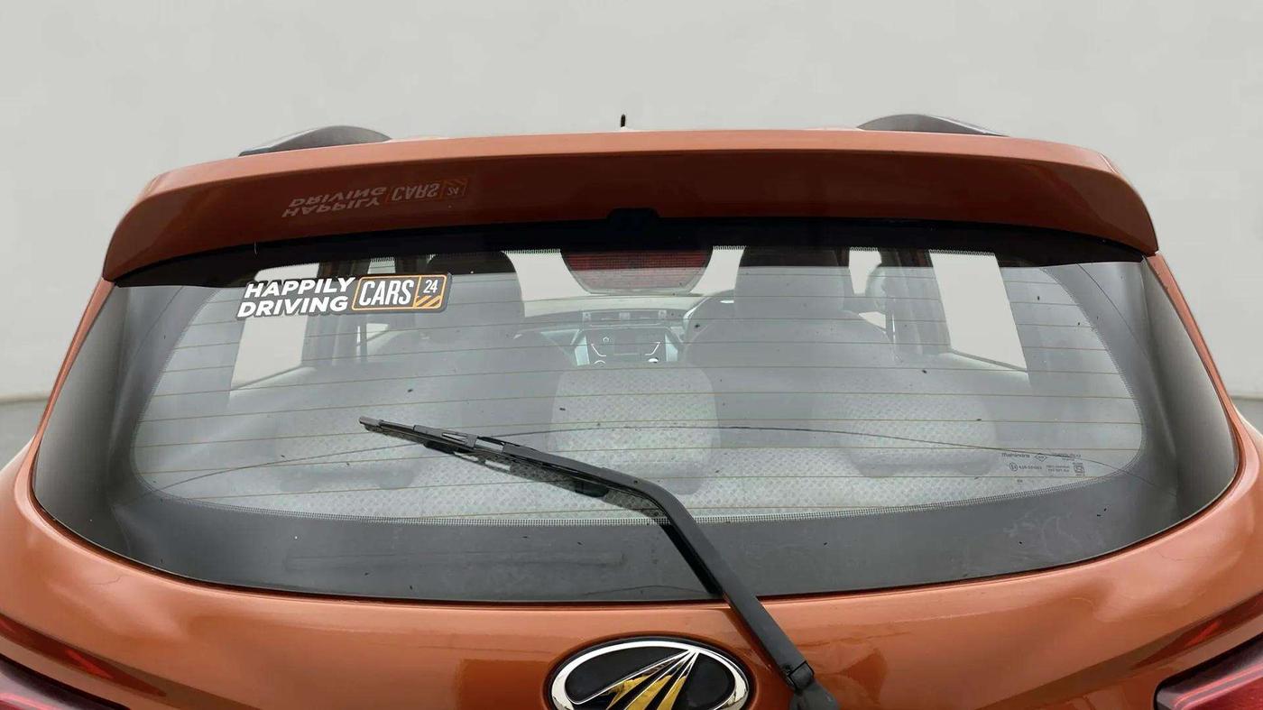 2016 Mahindra Kuv100 K8 6 STR, Petrol, Manual, 40,897 km, Rear Windshield