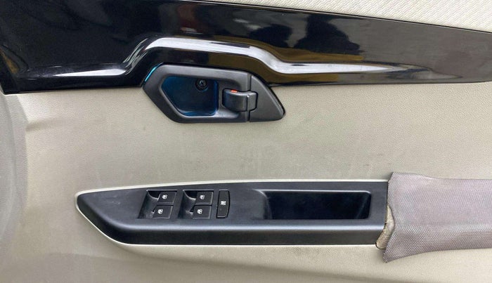 2016 Mahindra Kuv100 K8 6 STR, Petrol, Manual, 40,897 km, Driver Side Door Panels Control