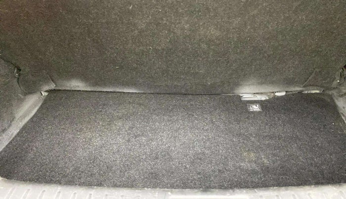 2016 Mahindra Kuv100 K8 6 STR, Petrol, Manual, 40,897 km, Boot Inside