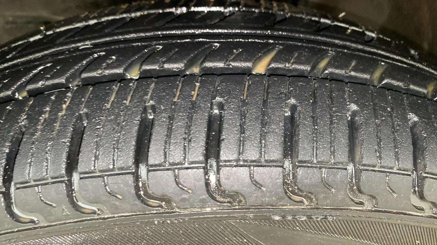 2016 Maruti Wagon R 1.0 VXI, Petrol, Manual, 30,100 km, Left Front Tyre Tread