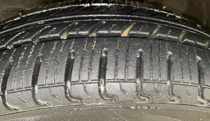 2016 Maruti Wagon R 1.0 VXI, Petrol, Manual, 30,100 km, Left Front Tyre Tread