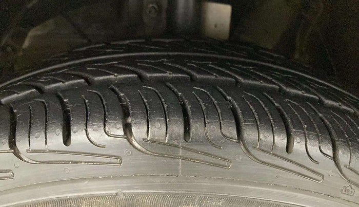 2019 Maruti Swift VXI, CNG, Manual, 44,335 km, Left Front Tyre Tread