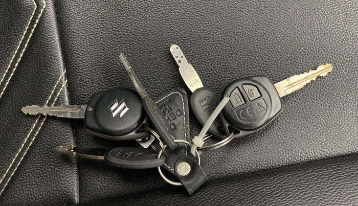 2019 Maruti Swift VXI, CNG, Manual, 44,335 km, Key Close Up