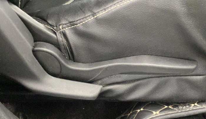 2019 Maruti Swift VXI, CNG, Manual, 44,335 km, Driver Side Adjustment Panel