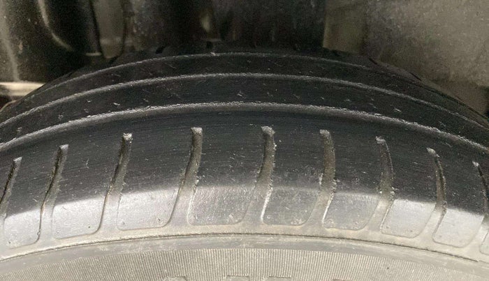 2019 Maruti Swift VXI, CNG, Manual, 44,335 km, Right Rear Tyre Tread
