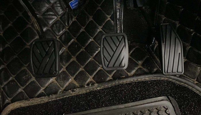 2019 Maruti Swift VXI, CNG, Manual, 44,335 km, Pedals