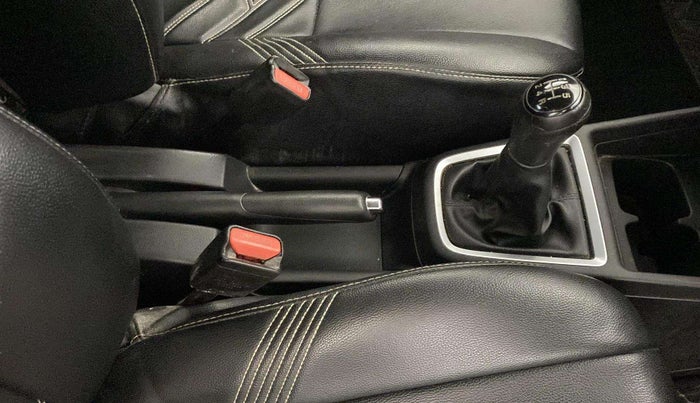 2019 Maruti Swift VXI, CNG, Manual, 44,335 km, Gear Lever