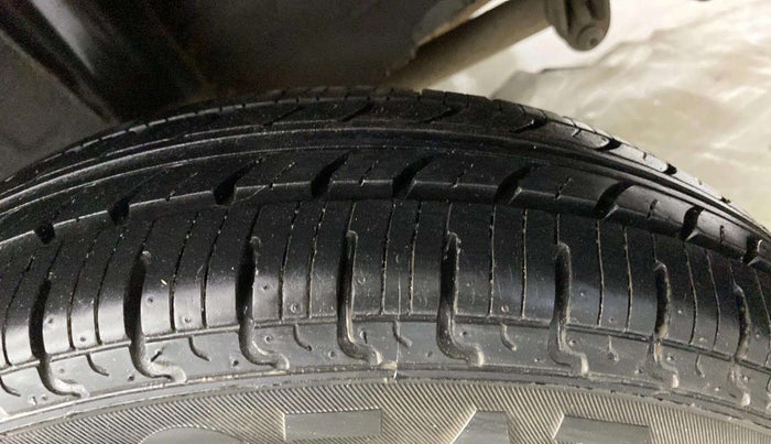 2017 Renault Kwid CLIMBER 1.0 AMT, Petrol, Automatic, 35,527 km, Left Rear Tyre Tread