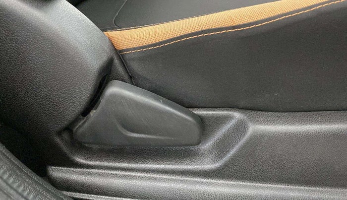 2017 Renault Kwid CLIMBER 1.0 AMT, Petrol, Automatic, 35,527 km, Driver Side Adjustment Panel
