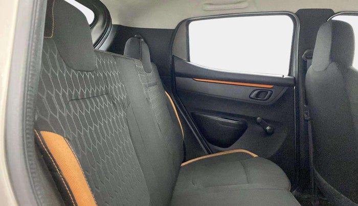 2017 Renault Kwid CLIMBER 1.0 AMT, Petrol, Automatic, 35,527 km, Right Side Rear Door Cabin
