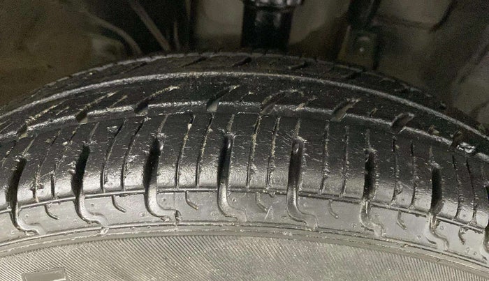 2017 Renault Kwid CLIMBER 1.0 AMT, Petrol, Automatic, 35,527 km, Right Front Tyre Tread