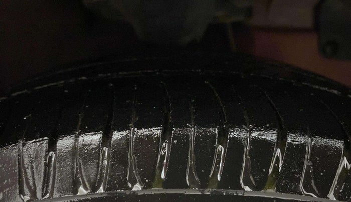 2017 Hyundai Eon SPORTZ, Petrol, Manual, 82,229 km, Right Front Tyre Tread