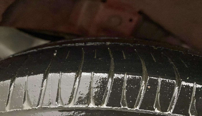 2017 Hyundai Eon SPORTZ, Petrol, Manual, 82,229 km, Left Rear Tyre Tread