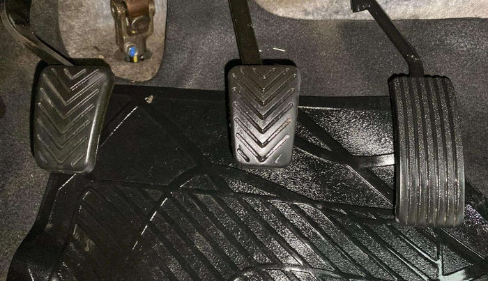 2017 Hyundai Eon SPORTZ, Petrol, Manual, 82,229 km, Pedals