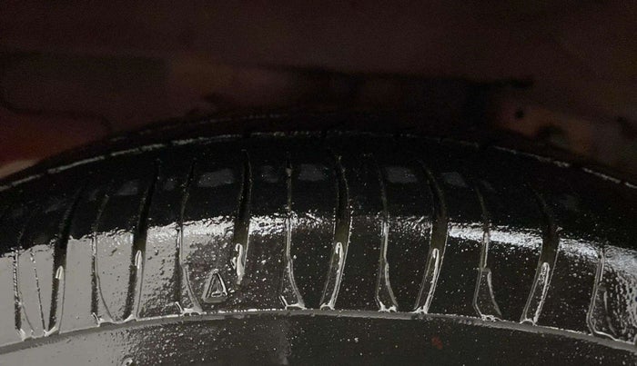 2017 Hyundai Eon SPORTZ, Petrol, Manual, 82,229 km, Right Rear Tyre Tread