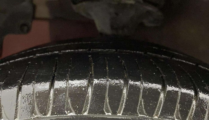 2017 Hyundai Eon SPORTZ, Petrol, Manual, 82,229 km, Left Front Tyre Tread