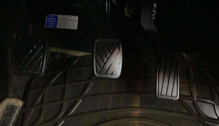 2015 Maruti Ciaz ZXI+ RS, Petrol, Manual, 87,624 km, Pedals