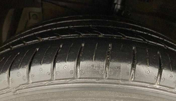 2015 Maruti Ciaz ZXI+ RS, Petrol, Manual, 87,624 km, Left Front Tyre Tread