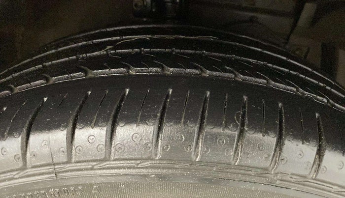 2015 Maruti Ciaz ZXI+ RS, Petrol, Manual, 87,624 km, Right Front Tyre Tread