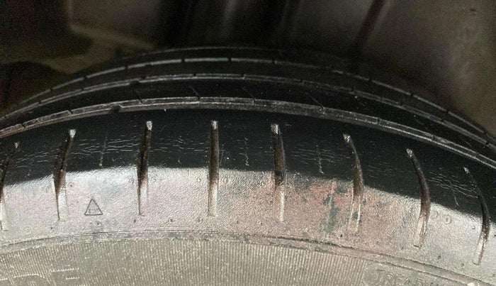 2015 Maruti Ciaz ZXI+ RS, Petrol, Manual, 87,624 km, Right Rear Tyre Tread