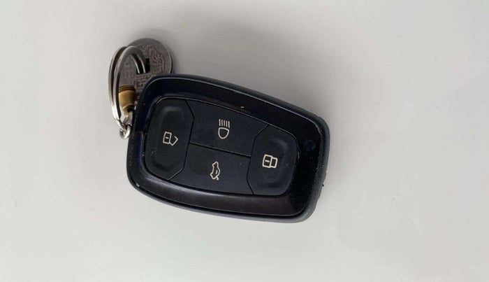 2023 Tata NEXON XZ PLUS PETROL, Petrol, Manual, 28,327 km, Key Close Up