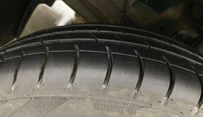 2019 Maruti Swift LXI, Petrol, Manual, 75,667 km, Left Front Tyre Tread